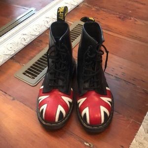 DR. MARTEN COMBAT BOOTS